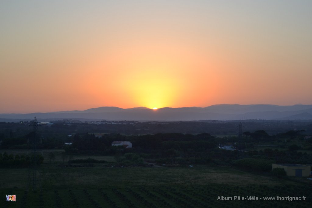 DSC 0013.JPG - Coucher de soleil sur le massif des Maures. 15 juin 2012. 20H09
